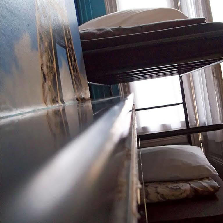 Amsterdam Hostel Annemarie Екстериор снимка